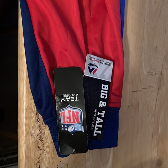 Majestic size 6xl the color is dark navy and red and some white - Picture 5 of 5